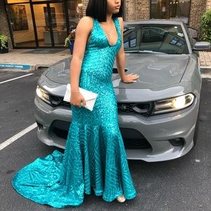 👀👀Beautiful sequined Teal Prom Dress